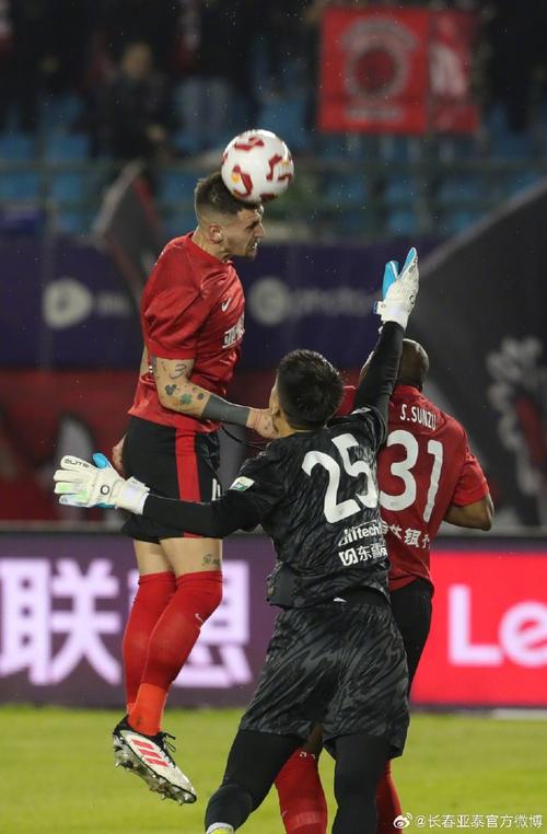 亚泰0-4落后！贺一然后蹭乌龙助攻，法比奥完成双响