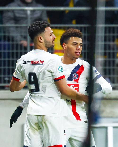 贡萨洛-拉莫斯完成代表巴黎出战第100场里程碑,巴黎晒图祝贺