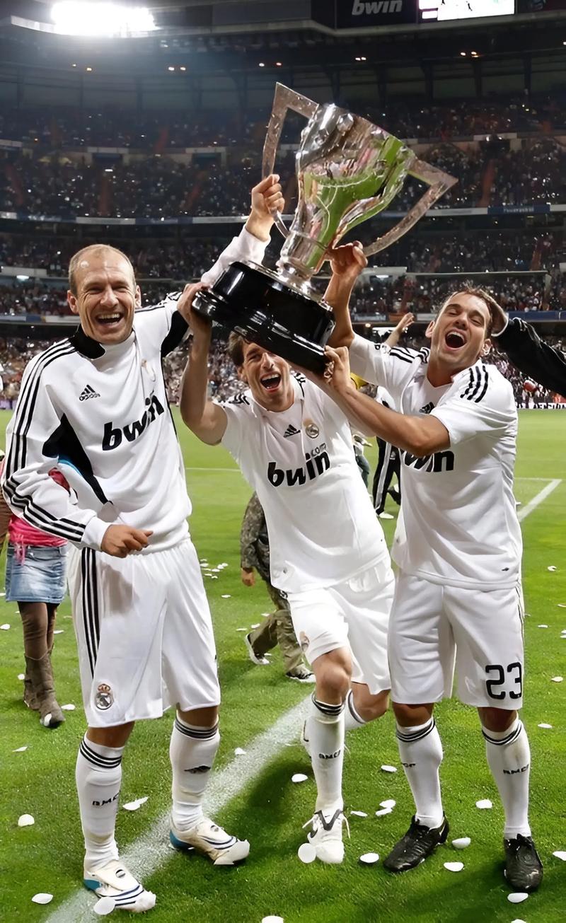 十年前C罗联赛35场48球斩欧洲金靴，皇马队史一共3位欧洲金靴得主