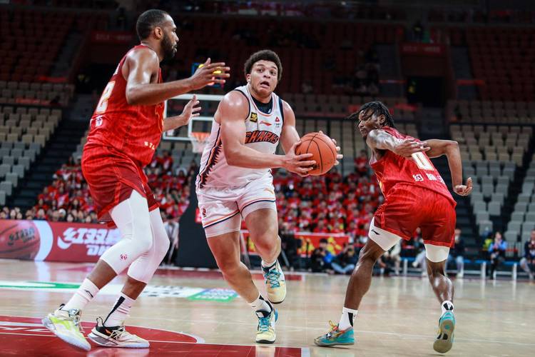 上海队记：怀特塞德明日抵沪 洛夫顿和弗格预计本月中旬到队