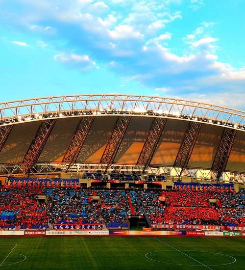 主场收官战！玉昆战胜西海岸后，球场上空放起烟花