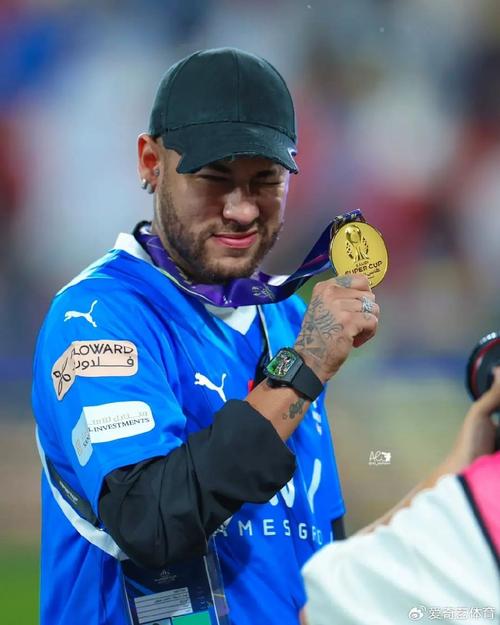 胜利点射绝杀,新月球员马尔科姆发文:超级点球👏🏾🤬😂