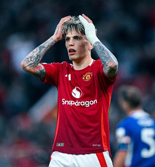 镜报：为应对入室盗窃，英超球员雇佣前格斗选手加强安全防护