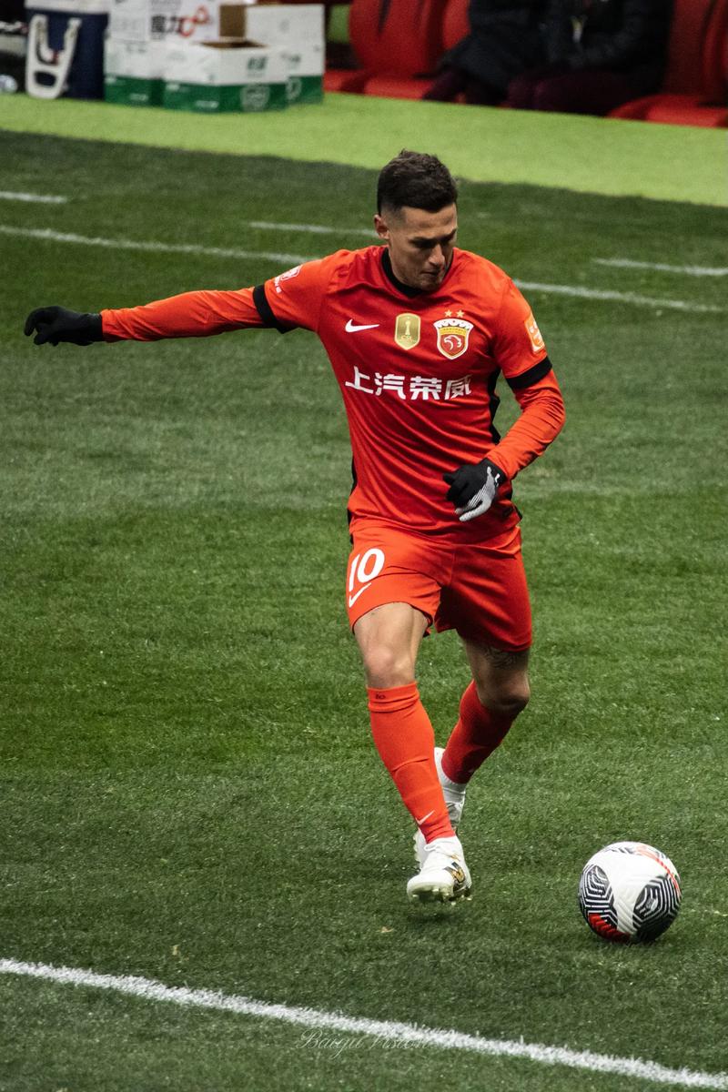 记者：海港这场亚冠最可惜，但凡人员稍微齐整些多半问题不大