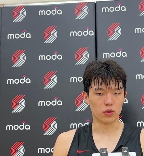 鲁媒：开拓者助教杰特透露教练组对杨瀚森的发展是满意的