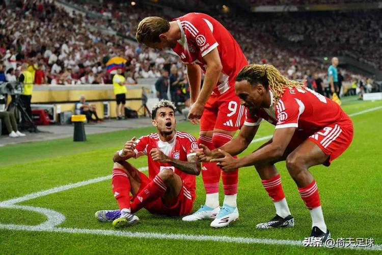 大腿!迪亚斯双响助拜仁客胜巴黎,各赛事已16场10球5助