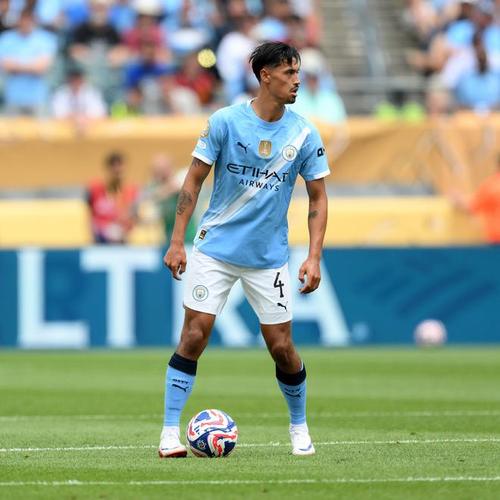 曼城4-1多特全场数据：射门18-12，射正11-4，得分机会2-2