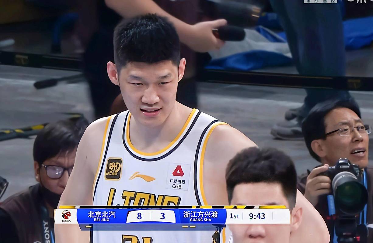 胡金秋谈搭档周琦：不管教练把我们放在什么位置 我们都会努力拼