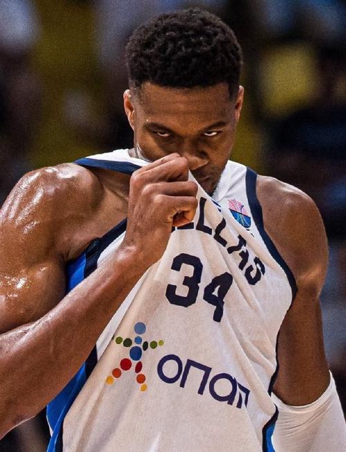 字母哥发推：我还有资格打NCAA吗？ 网友：那你得砍多少分啊？