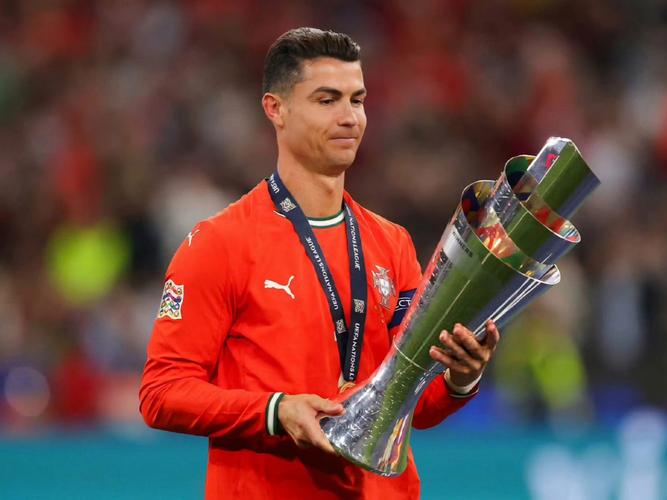 里程碑！B席达成欧冠出战100场，葡萄牙球员第四人