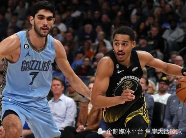 最佳队友😂狄龙在板凳上骂人 利弗斯挡住他的嘴还帮他顶罪