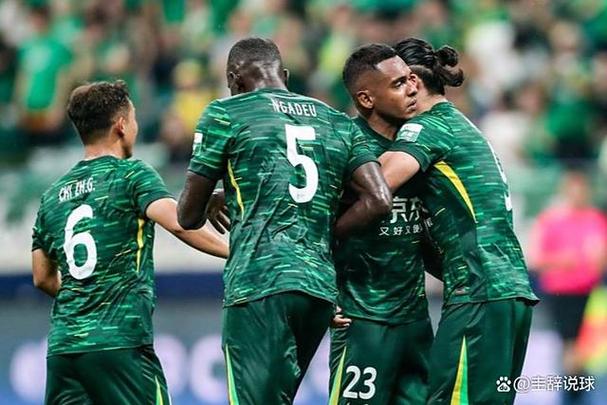 国安同组对手！麦克阿瑟2-1河内公安升至榜首，国安今晚对阵大埔