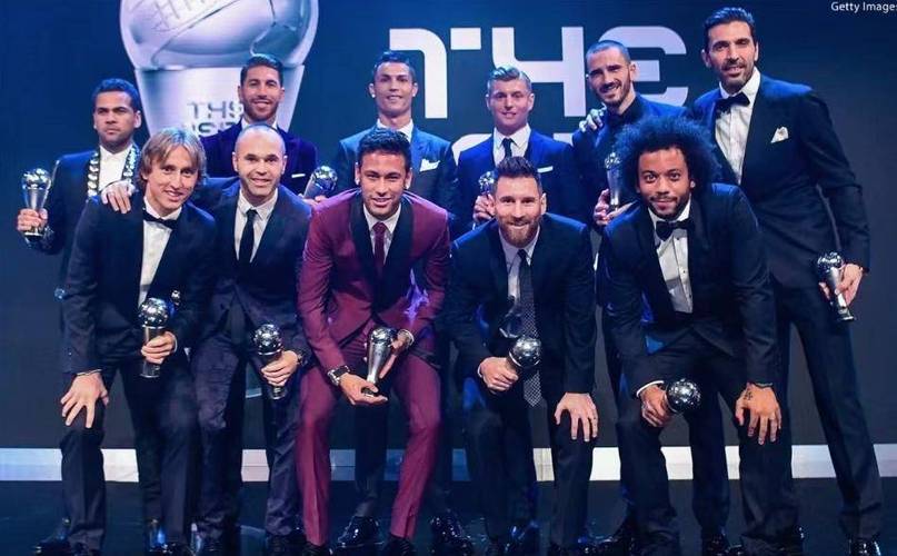 FIFA最佳阵容后卫候选：范戴克、萨利巴、阿什拉夫在列