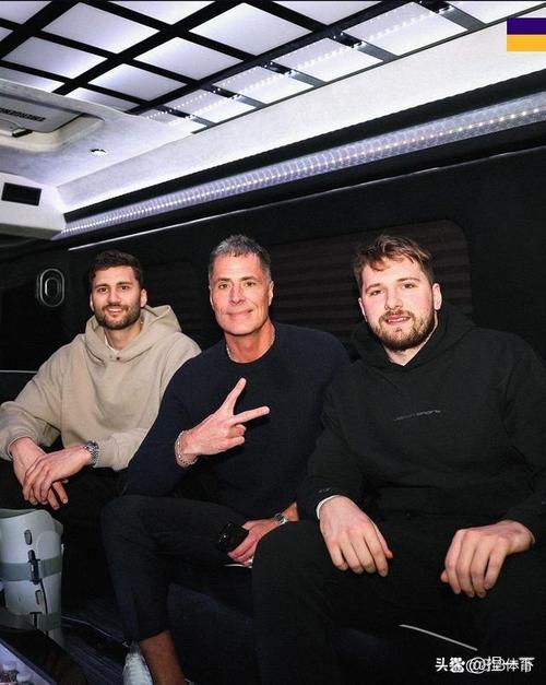 克莱：我初次见东契奇就说他会很特别 因为科比都去现场看他打球