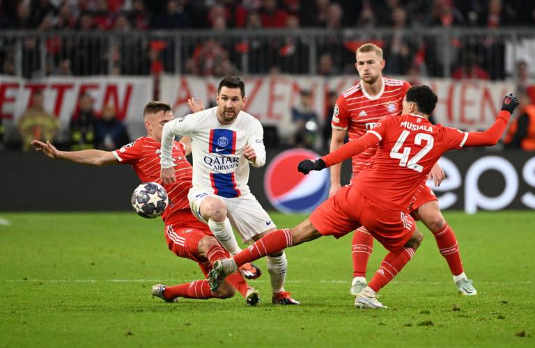 记者：拜仁关注费耶诺德右后卫雷德，预计转会费3000万到3500万欧