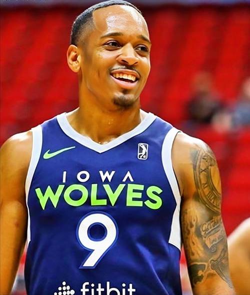 历史第三快！布朗25分53秒砍下35+5+5队史第一快