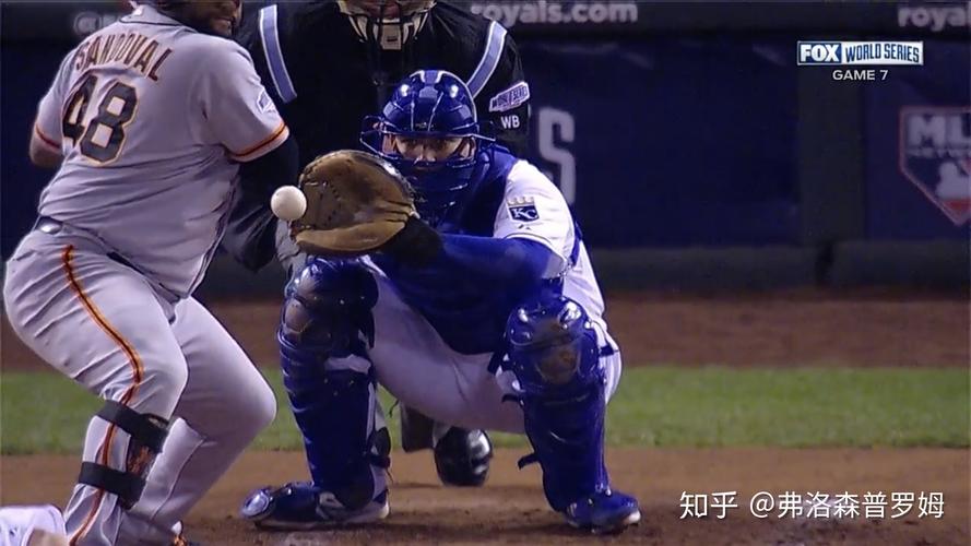 哈哈哈哈蚌埠住了！博纳面对阿伦连续虚晃 最终打到胳膊上失误...