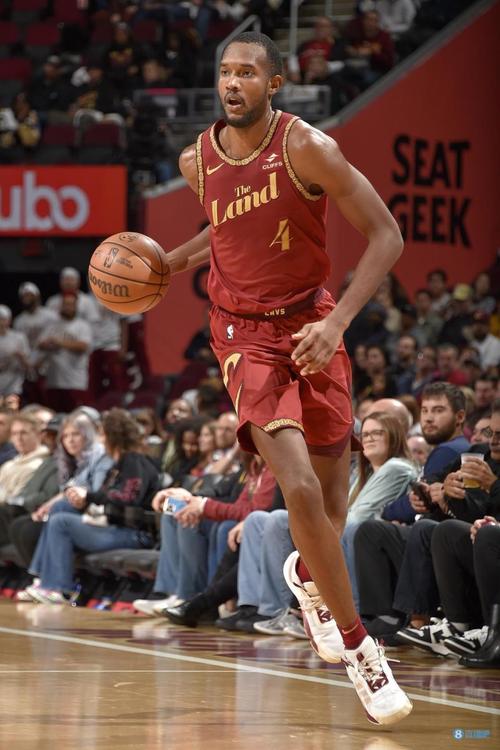 攻防一体！莫布里17中9得23分5板3助1断2帽 三分5中3