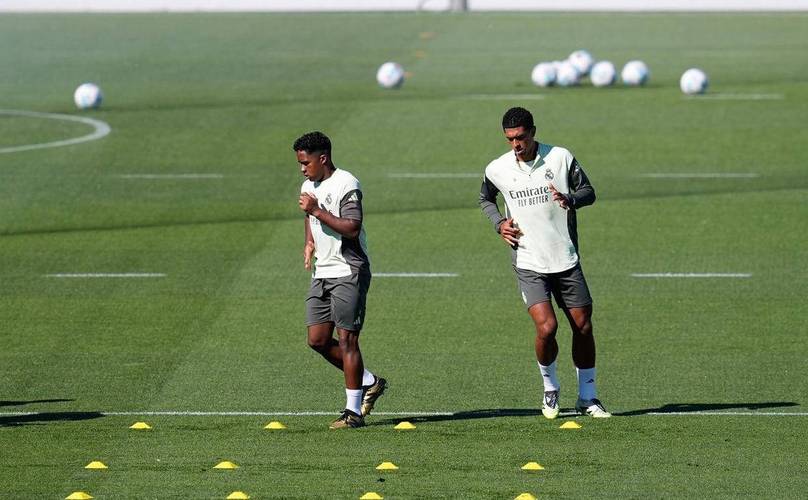 罗马诺：尽管英超球队有意恩德里克，但球员本人更倾向于加盟里昂