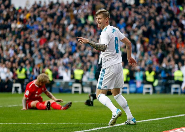 克罗斯称迪亚斯铲阿什拉夫不是红牌，黄健翔：确实如此，我很赞同