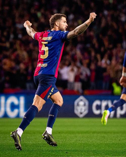 世体:巴萨中卫位置人手短缺,马丁被视为可能的中卫替补