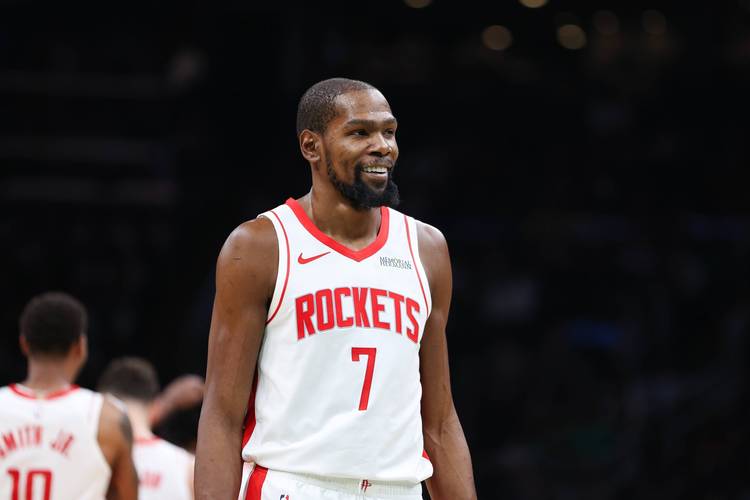 客场打马刺！杜兰特&阿门&谢泼德等人在圣安东尼奥闲逛被拍