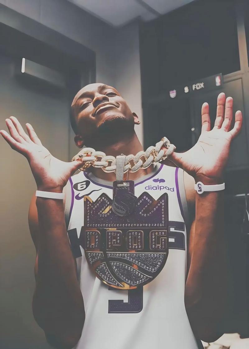 明天复出&赛季首秀!米奇:会适当放宽福克斯的出场时间限制