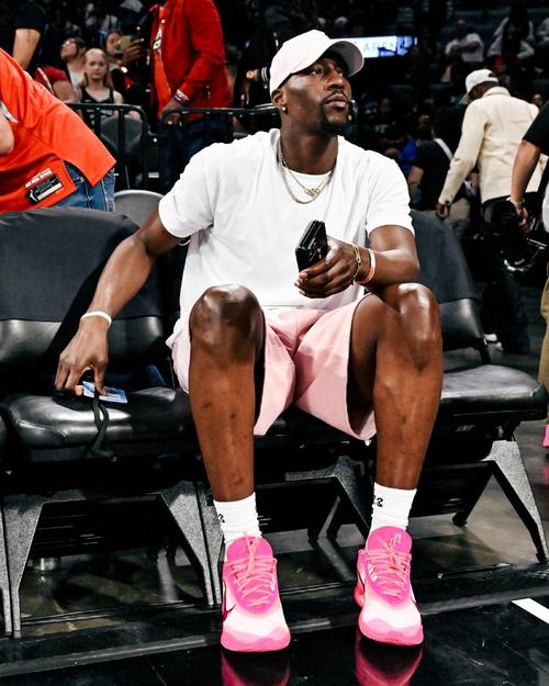 热记:阿德巴约遭遇左脚大脚趾扭伤 目前穿着保护靴