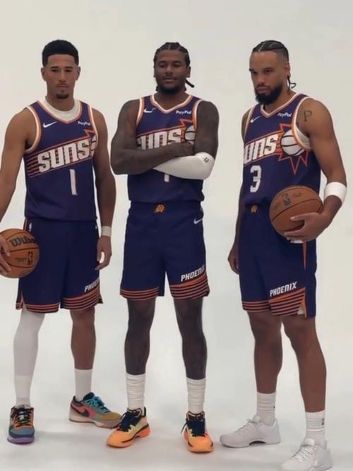 布克:看到了杰伦·格林潜力 我下场时他把控局势进攻极具侵略性