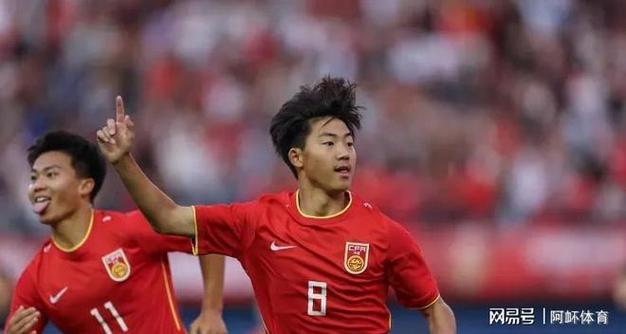 🔥国外博主关注16岁邝兆镭：千万别小瞧中国足球，它正在崛起