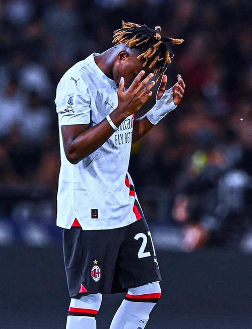 埃泽：我们仍位居榜首只需保持冷静 塔帅在中场休息基本没做调整