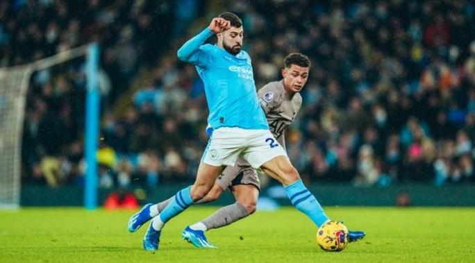 格瓦迪奥尔：大家最近喜欢讨论枪手和红军，其实曼城也在默默赢球