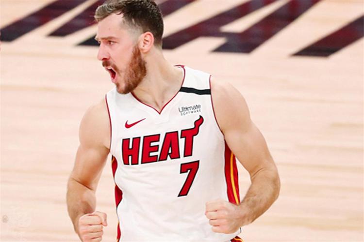 张佳玮：本季卡斯尔真命中率62%全队最高 对位的球员命中率仅36%