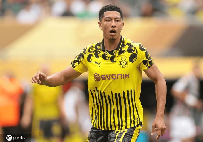 多特vs汉堡首发：埃姆雷-詹伤愈首次首发，小贝林厄姆出战