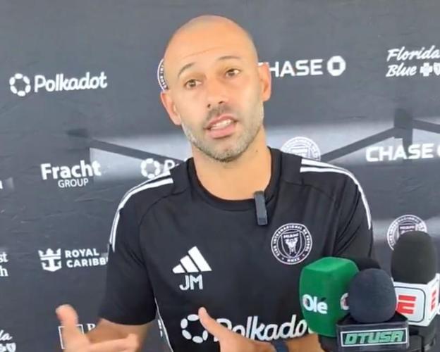 苏亚雷斯被禁赛!马斯切拉诺:接受判罚,但希望所有球队一视同仁