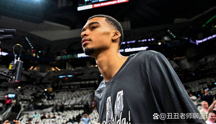 这赛季打真好!哈克斯15中8全面砍下18分8板9助2帽 正负值+18!