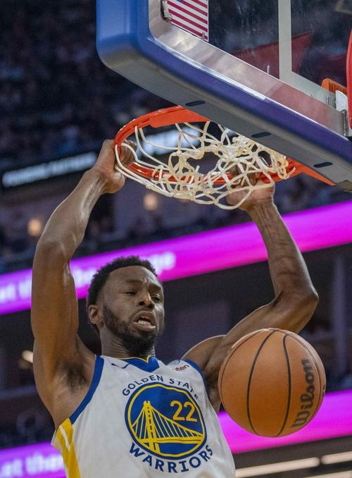 得分管理者！哈克斯长传助攻维金斯反击暴扣 维金斯个人第19分！