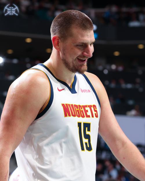 张佳玮:掘金强得很沉稳 约基奇三节打卡0罚球 三双都不要了