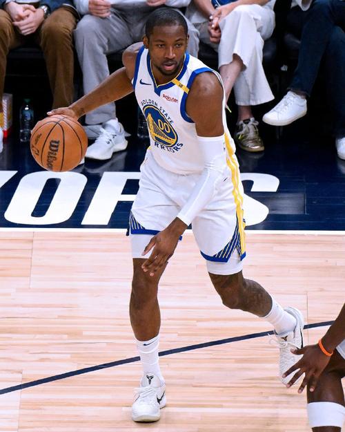 180俱乐部!兰德尔近5战场均26.6+7.6+7.2 美媒:最佳阵容级别