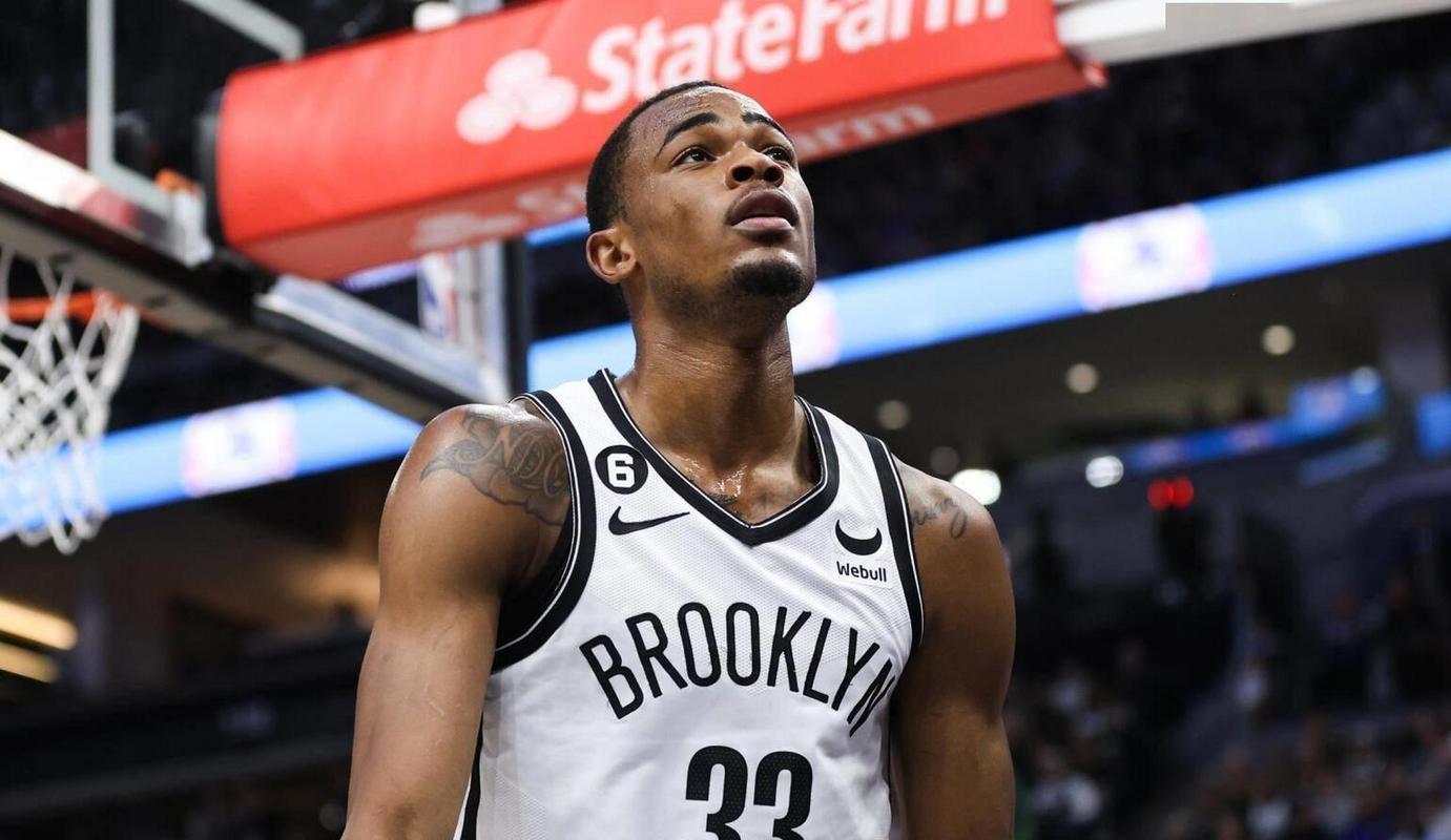 无视补防！克拉克斯顿迎着康宁汉姆补防暴扣得分