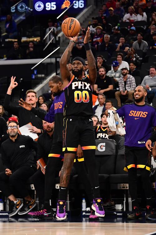 攻防一体！奥萨尔倒地断球快速跟进再助攻斯图尔特打停篮网