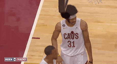 回来了！加兰复出第二战 上半场5中5&三分2中2砍下14分6助攻