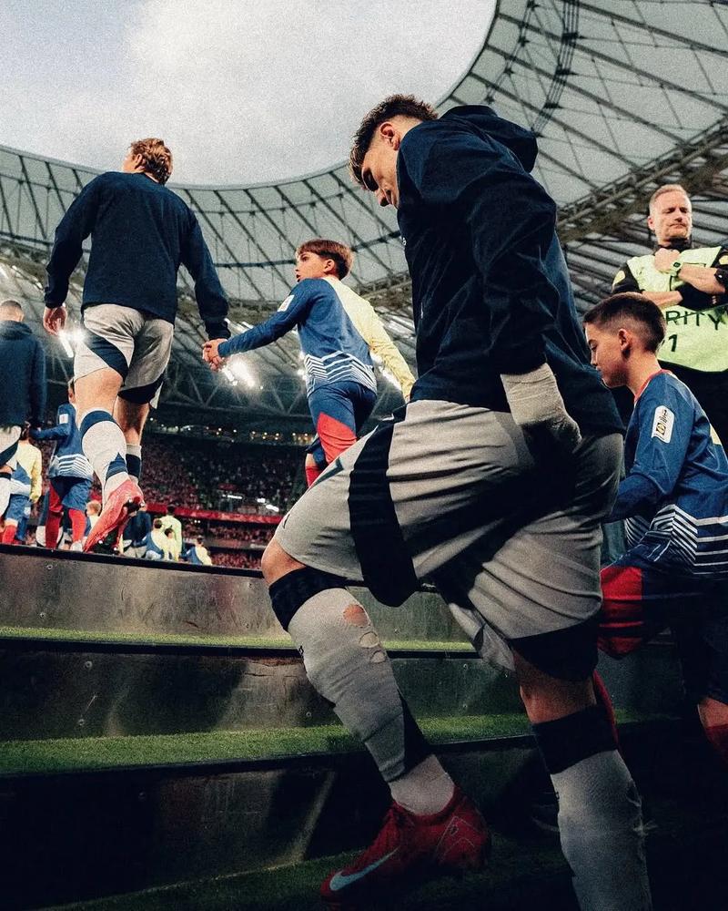 助攻双响！加纳乔当选对阵狼队一役切尔西队内最佳球员