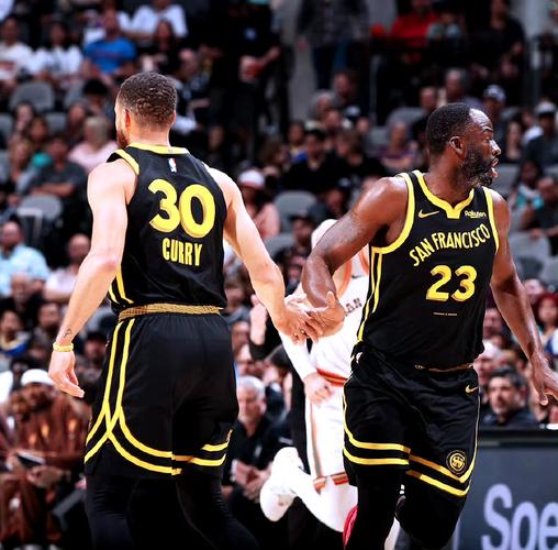 尽力了！阿夫迪亚21中12空砍33分11板8助1帽 正负值+24