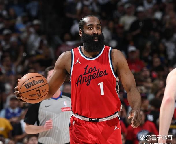 腿软兮兮！哈登赛季场均4.6板 今天的比赛一个篮板都没抢到