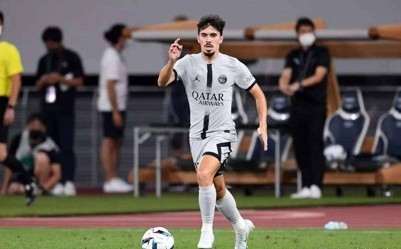 助攻双响！维蒂尼亚当选巴黎vs里昂全场最佳球员