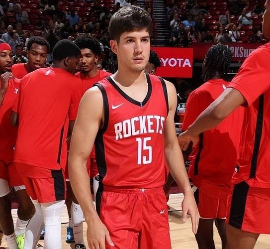 三分6中4得16分！解说：谢泼德开始兑现去年没有能达到的期待了？