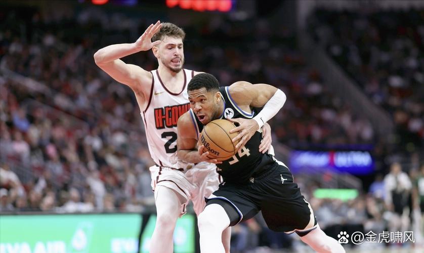 很关键！申京造特纳犯规 雄鹿挑战成功取消犯规改吹跳球