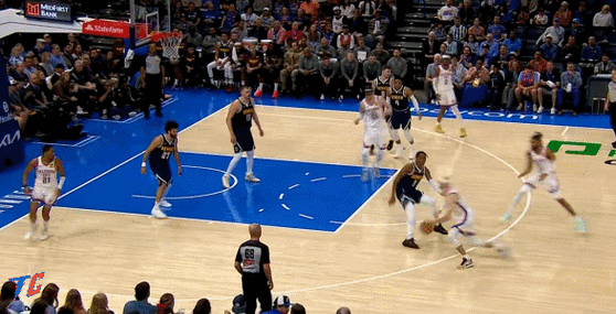 还得看你！亚历山大反跑空切 对抗科沃德高难度拉杆上篮2+1止血