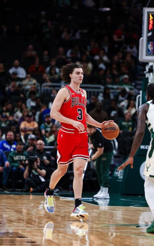 一条龙表演！萨格斯抢断怀特横传 反击上演大力劈扣